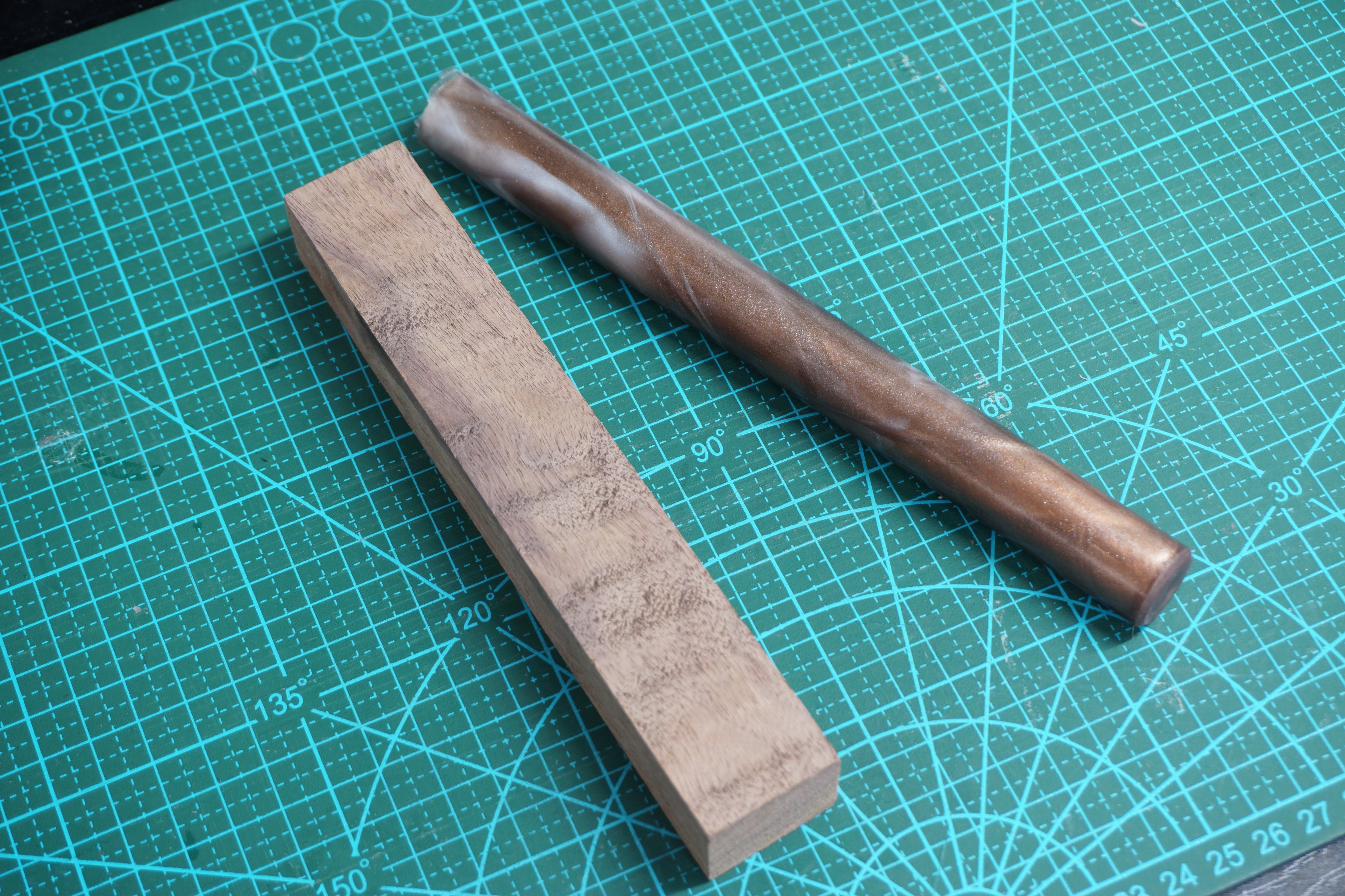 Wood vs. Resin Fountain Pens: How to Choose the Perfect Material